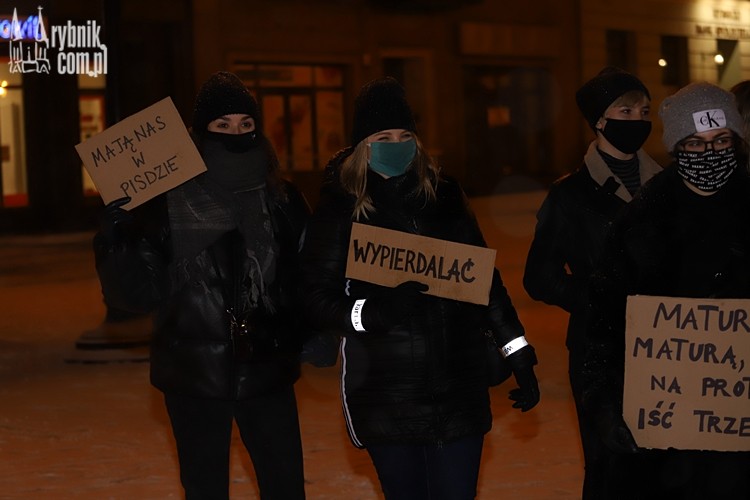 Trzeci Strajk Kobiet w Rybniku. Protestowali pomimo niepogody, Daniel Wojaczek