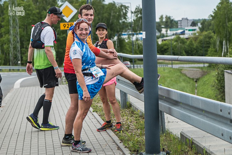 Biegają, uśmiechają się, zdobywają ronda. Zobaczcie zdjęcia z Ultramaratonu 40 Rybnickich Rond, Iwona Wrożyna