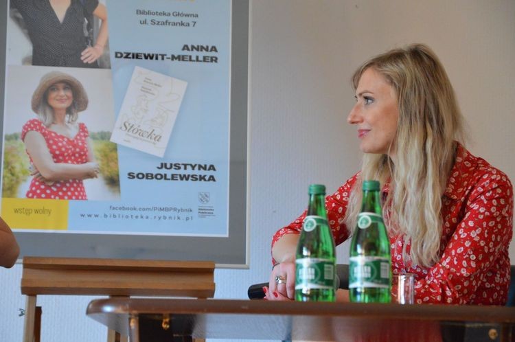 Spotkanie autorskiej z Anną Dziewit-Meller i Justyną Sobolewską, Materiały prasowe PiMBP w Rybniku