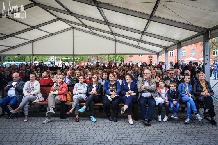 Gala jubileuszowa Krzesimira Dębskiego zakończyła majówkę w Rybniku (zdjęcia), Dominik Gajda