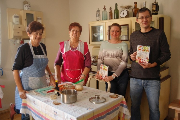 Jest pysznie i „po noszymu”. Mieszkańcy Czerwionki-Leszczyn wydali książkę kucharską, UGiM Czerwionka-Leszczyny