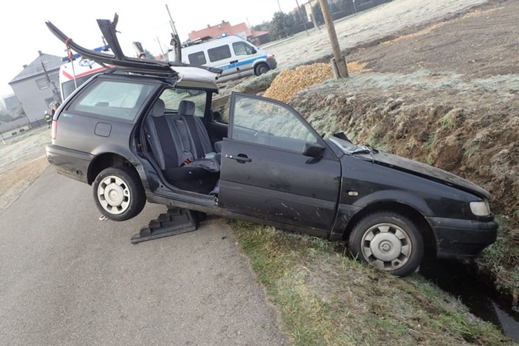Wypadek w Szczerbicach. Strażacy musieli rozcinać samochód, PSP Rybnik