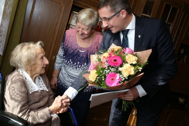 Najstarsza rybniczanka kończy dzisiaj 105 lat! Prezydent Rybnika z wizytą u jubilatki, Wacław Troszka