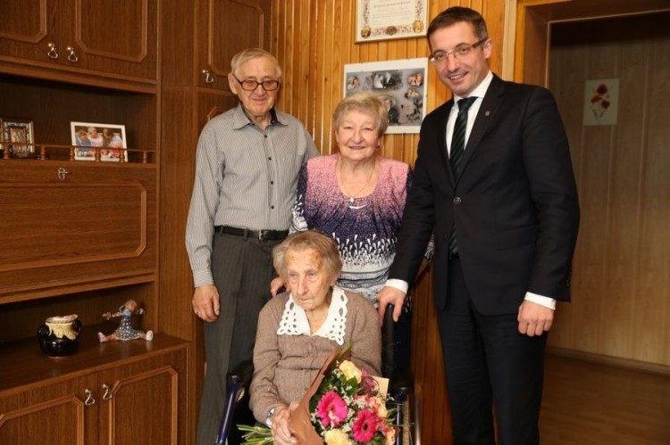 Najstarsza rybniczanka kończy dzisiaj 105 lat! Prezydent Rybnika z wizytą u jubilatki, Wacław Troszka