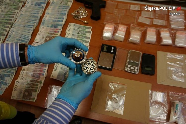 Policja przejęła blisko 3,5 tysiąca działek narkotyków, KMP Rybnik