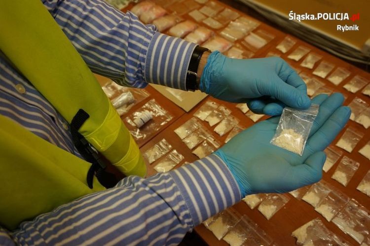Policja przejęła blisko 3,5 tysiąca działek narkotyków, KMP Rybnik
