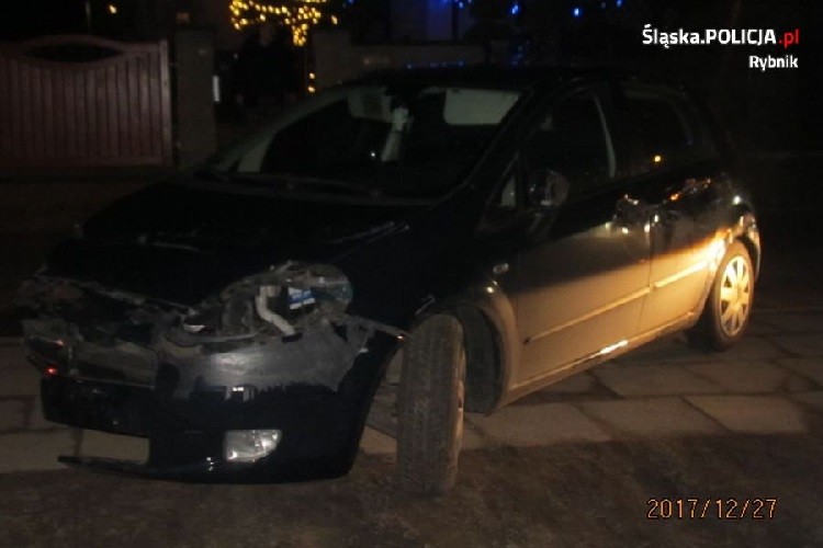 Młody kierowca uderzył w bariery ochronne i uciekł z miejsca zdarzenia. Był pijany, KMP w Rybniku