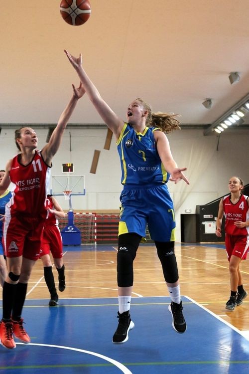 Koszykówka: RMKS dzielnie walczył z liderem, Ewelina Struzik