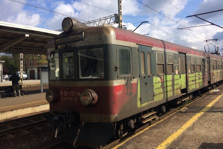 Brudne pociągi przejdą do historii? Koleje Śląskie ogłosiły przetarg na myjkę, Archiwum
