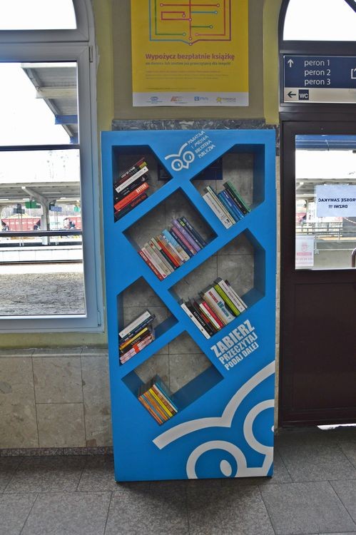 Do hali dworca PKP wróciła półka z książkami, Materiały prasowe