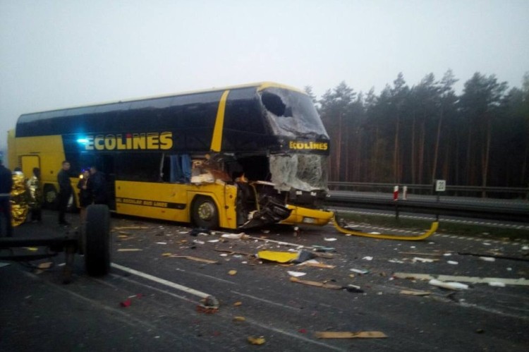 A1: autobus uderzył w przyczepę traktora, wodzisław śląski i okolice-informacje drogowe 24h
