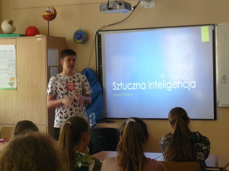 Gimnazjaliści poprowadzili zajęcia dla kolegów ze szkoły, SP nr 9 w Rybniku
