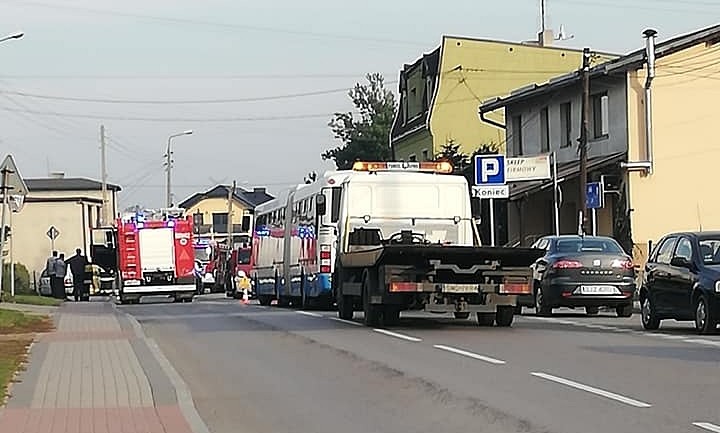 Czołowe zderzenie w Lyskach. Jedna osoba w szpitalu, Rybnik i okolice-Informacje drogowe 24H