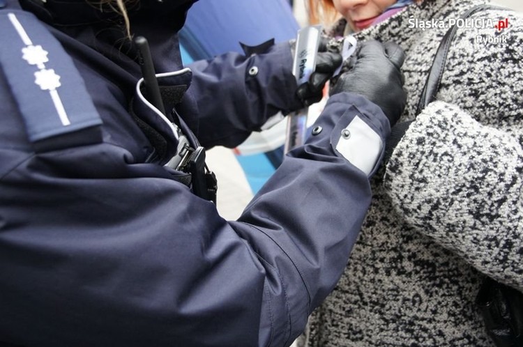 Kampania „Białej Wstążki”: włączyli się policjanci i uczniowie, KMP Rybnik