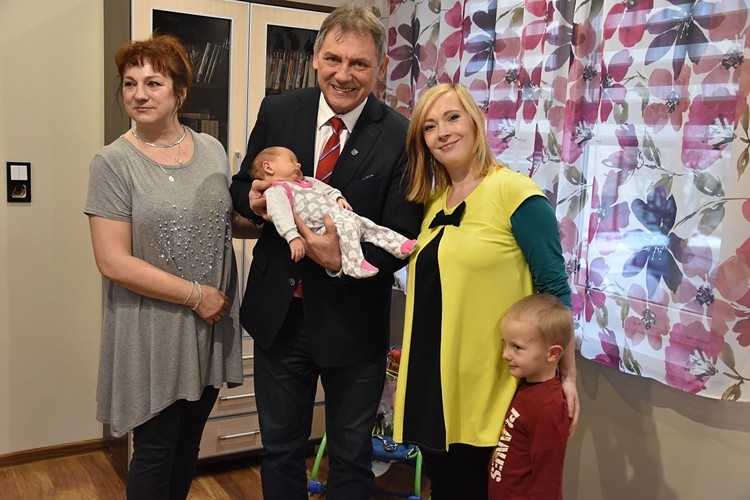 Z wizytą u pierwszej mieszkanki urodzonej w 2019 roku, UGiM Czerwionka-Leszczyny