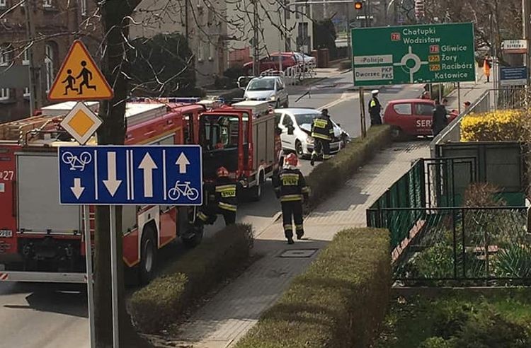 Wypadek na Wodzisławskiej. Dwie osoby w szpitalu, Rybnik i okolice-Informacje drogowe 24H