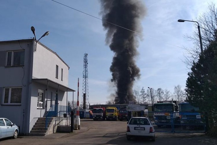 Słup dymu nad regionem. Płonie sortownia w Jastrzębiu!, Czytelnik