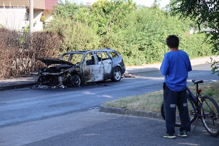 Pożar samochodu w Boguszowicach. Nic z niego nie zostało!, bf