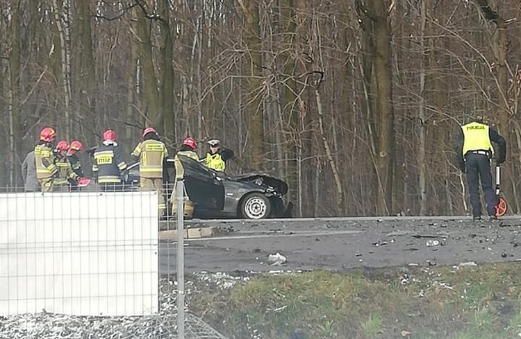 Czołowe zderzenie samochodów na Raciborskiej w Rybniku, 