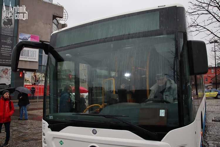 „Gazowe” autobusy już na ulicach. Są jednak problemy, bf