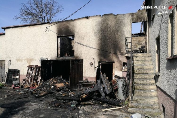 Pożar domu przy Żorskiej. Na ratunek rzucili się policjanci, KMP Rybnik