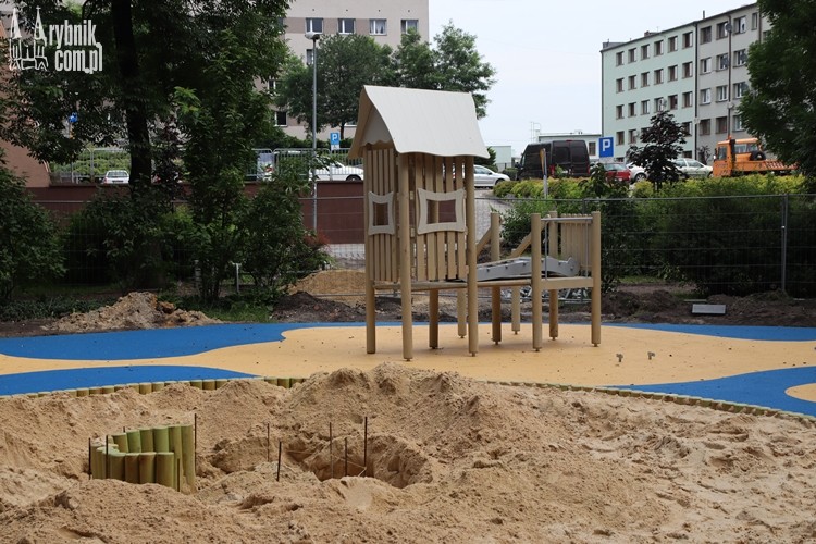 Miasto chce rewitalizować Park Czempiela. Powstaje plac zabaw, bf