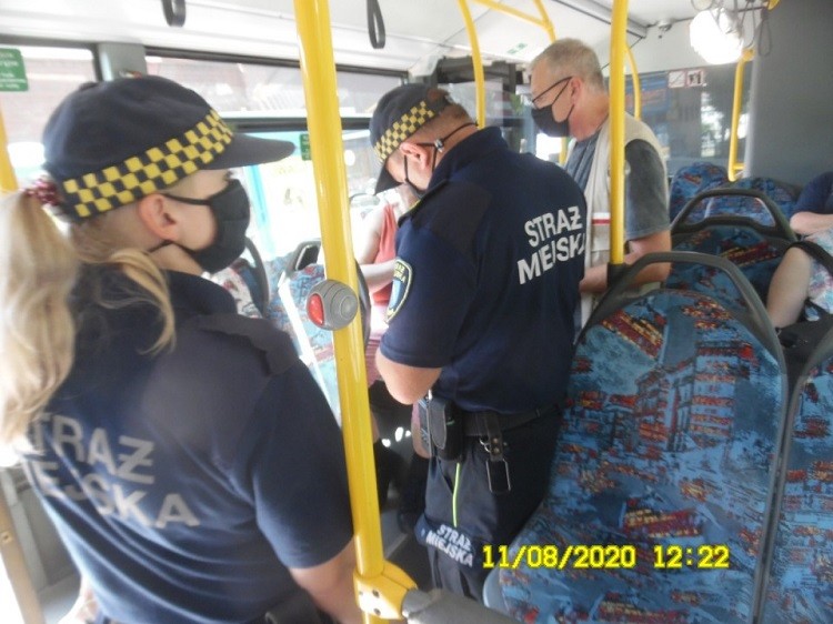 Czerwona strefa: strażnicy kontrolują w autobusach, SM Rybnik