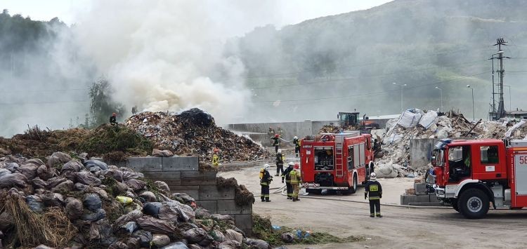 Gryzący dym nad Boguszowicami. Pali się na sortowni odpadów (foto, wideo), Czytelnik Damian