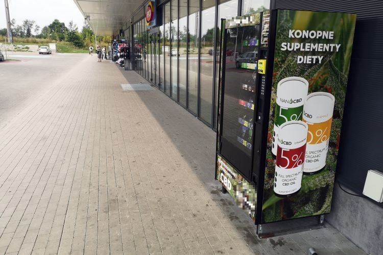 Legalne jointy z automatu – nowy kontrowersyjny biznes rozkręca się w Rybniku, bf, tr