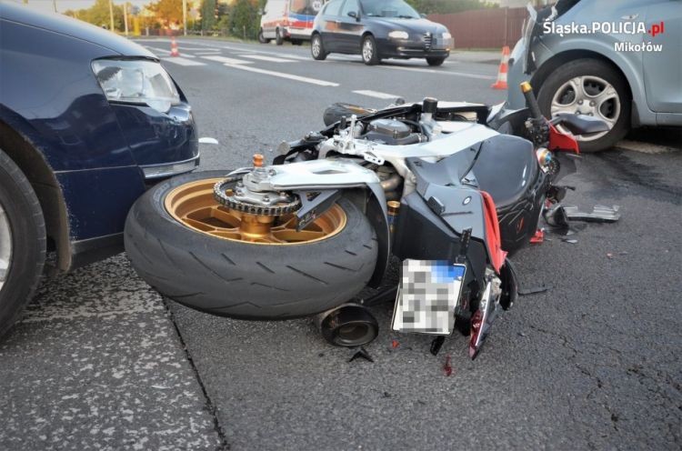 Motocyklista z Czerwionki-Leszczyn ucierpiał w wypadku, KPP Mikołów
