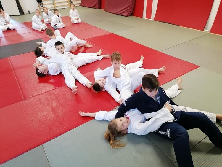 Kolejne egzaminy w Rybnickim Klubie Ju Jitsu Sportowego, Facebook RKJJS