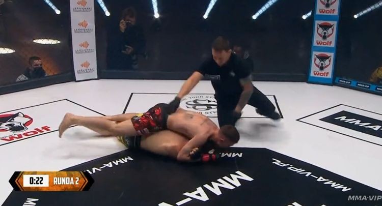 Gala MMA-VIP: Dominik Tyman „uduszony” przez Edwarda Mazura, mma.pl