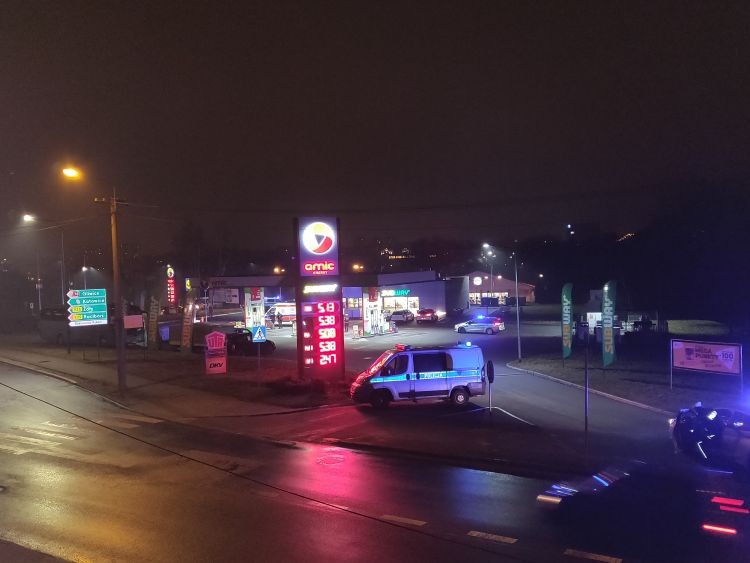 Napad na stację benzynową w Rybniku. Policjant postrzelił napastnika (wideo), Mateusz Suchanek