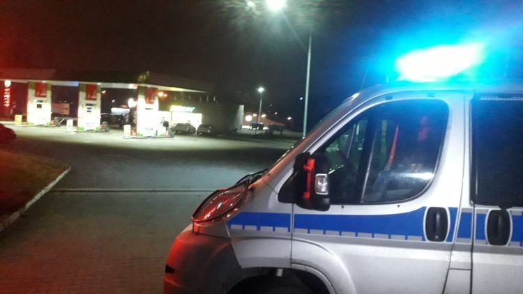 Napad na stację benzynową w Rybniku. Policjant postrzelił napastnika (wideo), KMP Rybnik