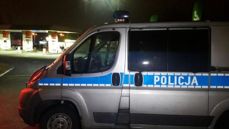 Napad na stację benzynową w Rybniku. Policjant postrzelił napastnika (wideo), KMP Rybnik