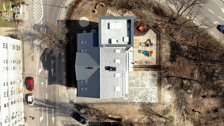 Dom dla samotnych rodziców ukończony (zdjęcia z drona), bf