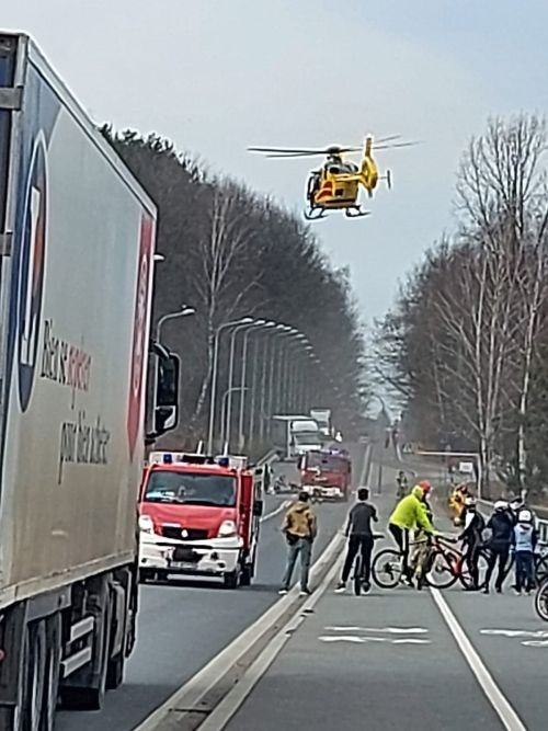 Rudzka: Kierowca busa potrącił rowerzystę. Przyleciał śmigłowiec LPR (zdjęcia), Czytelnik