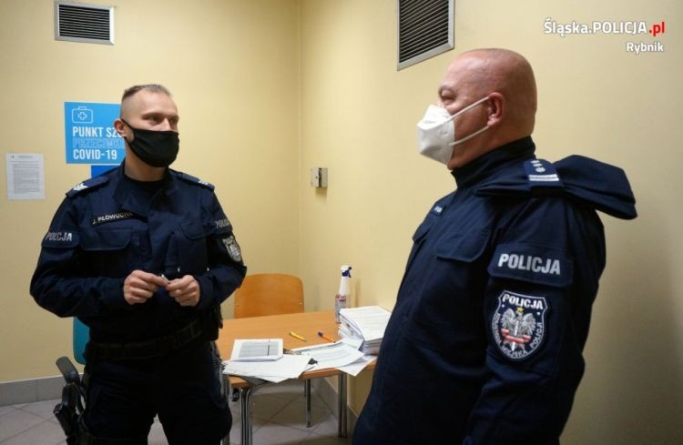 Rybnik: policjanci szczepią się przeciw koronawirusowi. Komendant już po pierwszej dawce, KMP Rybnik