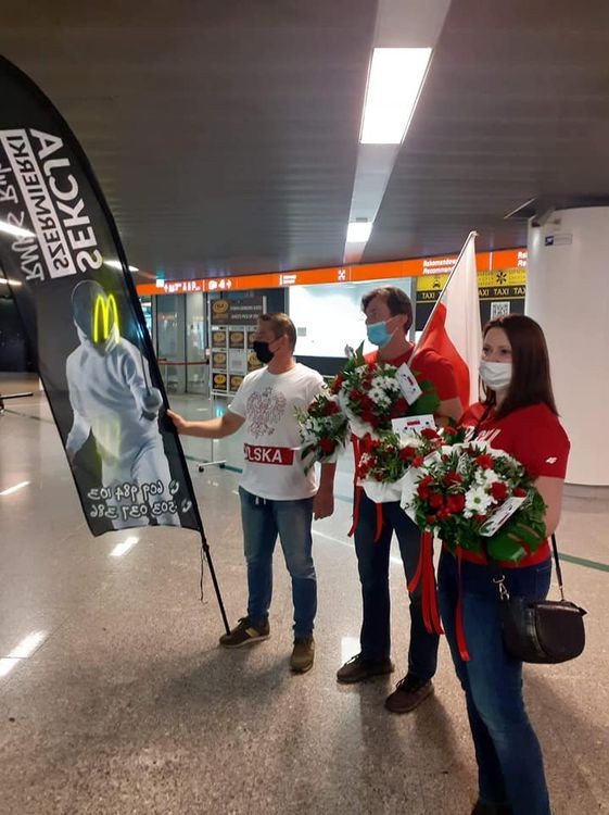 Uroczyste powitanie medalistek mistrzostw świata Alicji Klasik i Kingi Zgryźniak na lotnisku, Facebook Szermierka RMKS Rybnik