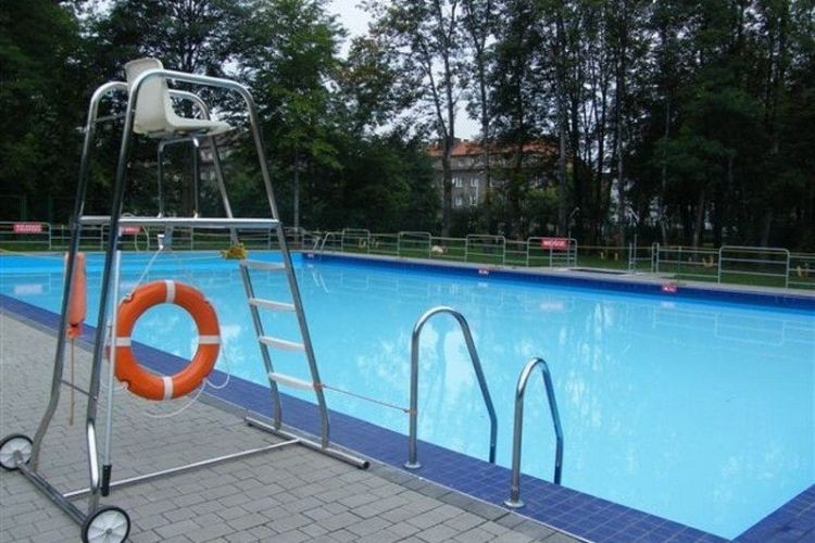 Chcą otwartego basenu w Chwałowicach. Zebrali 1000 podpisów, Archiwum