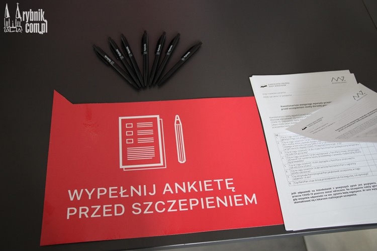 Prezydent Rybnika: narodowa propaganda szybsza od szczepionek, bf