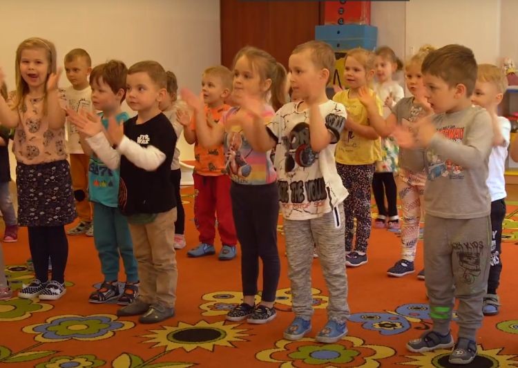 Rybnik: zatańczyli dla dzieci z pediatrii w rytm „Jerusalemy”, YouTube