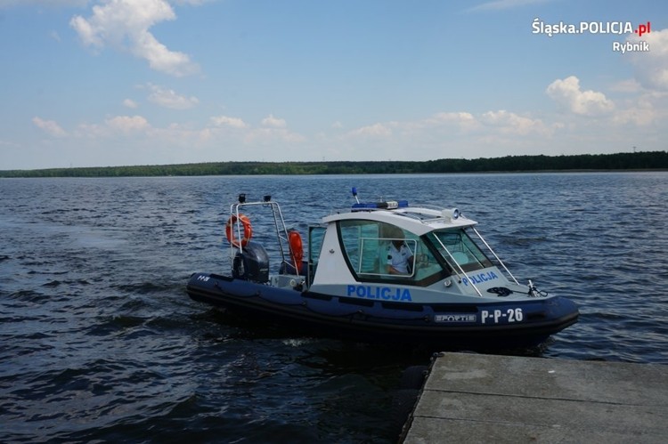 Rybnik: policyjni motorowodniacy czuwają na Zalewie Rybnickim (zdjęcia), KMP Rybnik