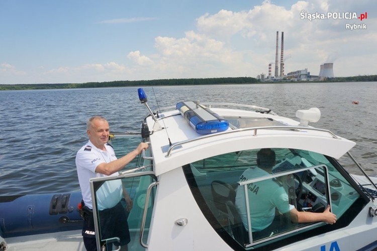 Rybnik: policyjni motorowodniacy czuwają na Zalewie Rybnickim (zdjęcia), KMP Rybnik