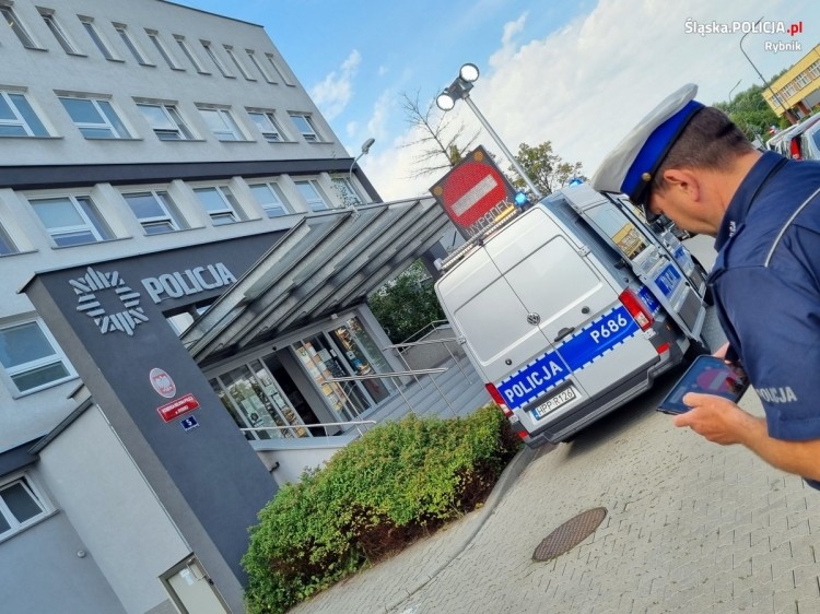 Specjalistyczny policyjny ambulans dotarł już do Rybnika (zdjęcia), KMP Rybnik