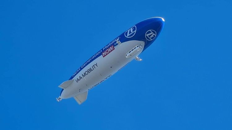 Duży, niebiesko-biały zeppelin latał nad Rybnikiem. Widzieliście? (zdjęcia), Czytelnik