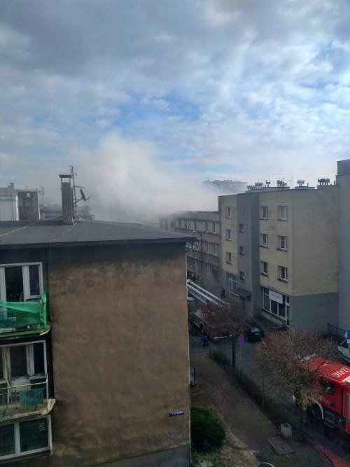 Pożar w budynku na Mickiewicza. Na miejscu wszystkie służby (wideo), Grzegorz Jakubczyk