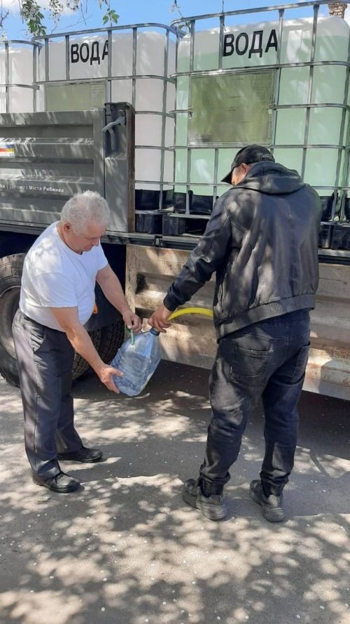 Jelcz z Rybnika dotarł do Irpienia i już dostarcza Ukraińcom wodę, Vodokanal Irpień
