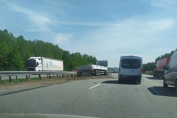 A1 w kierunku Ostrawy zablokowana. W barierki uderzyła ciężarówka, Wodzisław Śląski i okolice-Informacje drogowe 24H