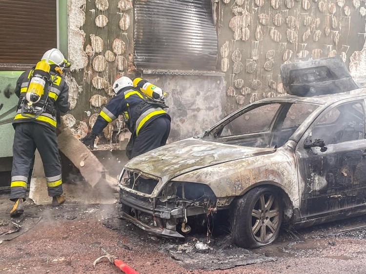 Ktoś podpalił taksówkę w Niewiadomiu. „Ta historia ma prawdopodobnie drugie dno”, OSP w Niewiadomiu